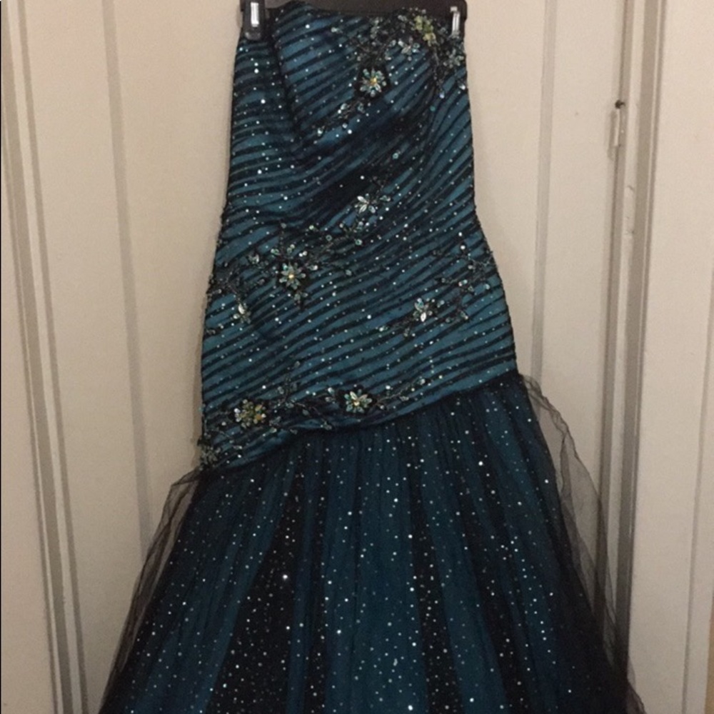Long sweetheart Prom, Quincearnera, Wedding Dress.
